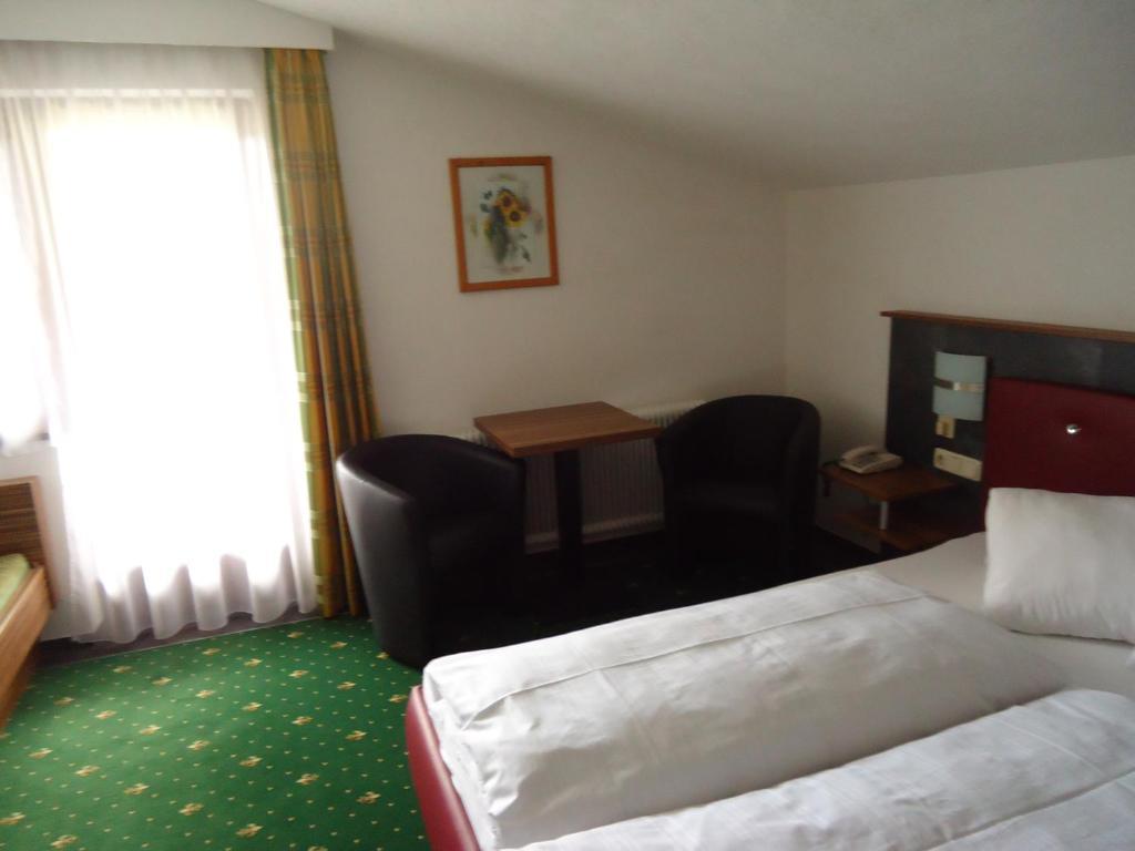 Hotel Dorfgasthof Schlösslstube Stuhlfelden Rum bild